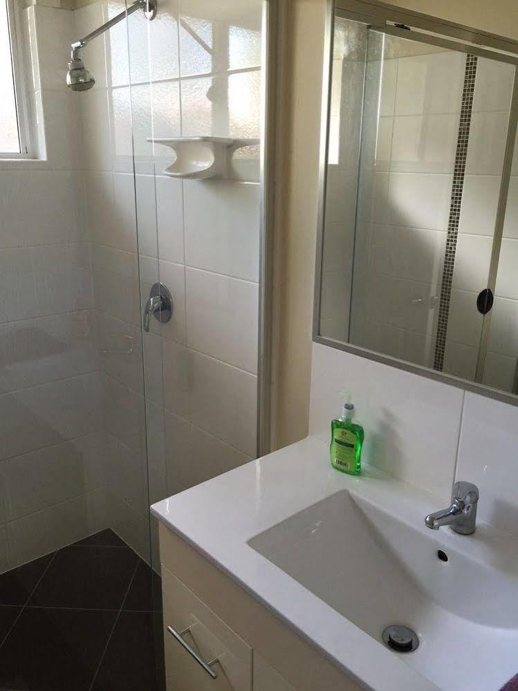 Holland Park Motel Μπρίσμπεϊν Εξωτερικό φωτογραφία
